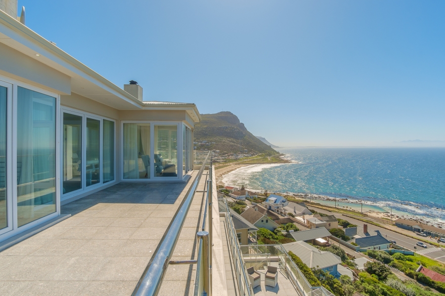 7 Bedroom Property for Sale in Cairnside Western Cape